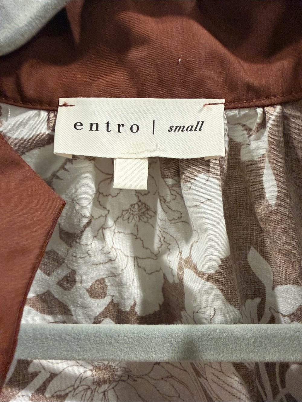 Women’s Entro Sz SM Brown & Cream Floral Tunic top - Embroidered V-Neck - Picture 2 of 3